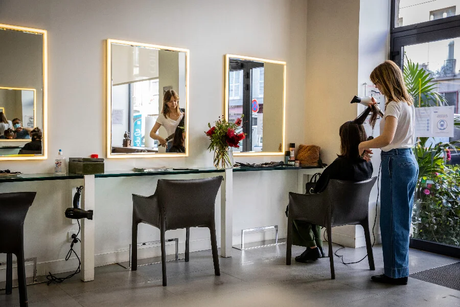 Meilleur Coiffeur Paris 5 coiffant