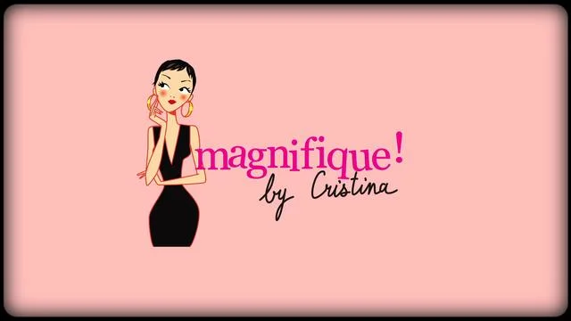 femme en robe noire et coupe courte féminine