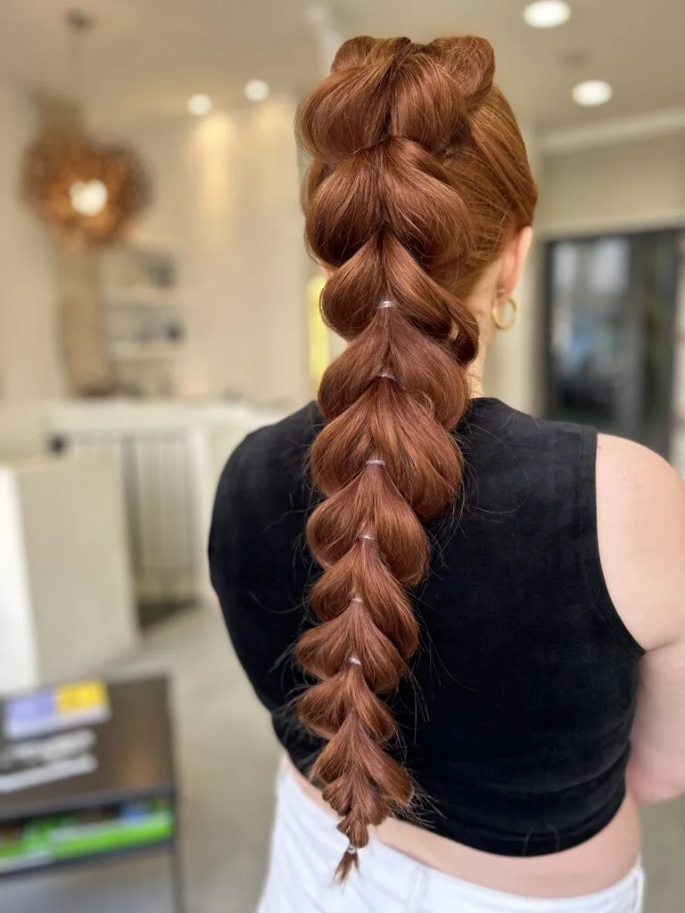 Coiffure tresse sur des cheveux roux